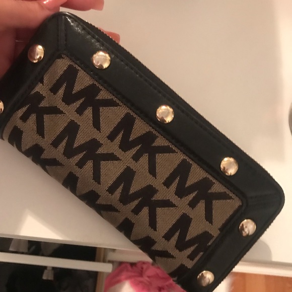Michael Kors Handbags - Michael Kors wallet